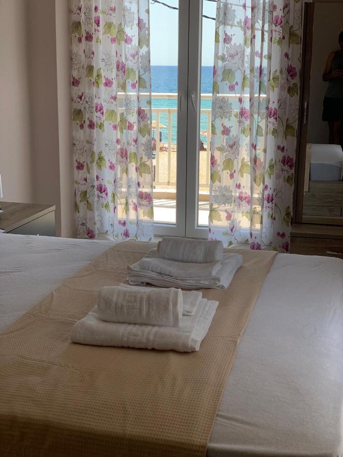 "Breeze" Front To The Sea - Hakidiki Villa Flogita Exterior photo